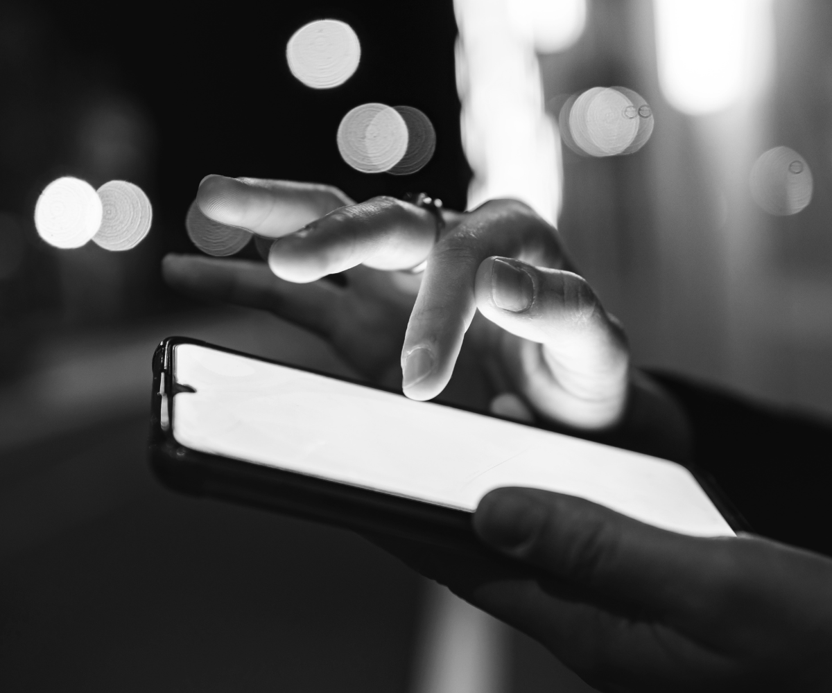 Person quickly scrolling on a smartphone, representing how people move past marketing content that does not immediately grab attention online.